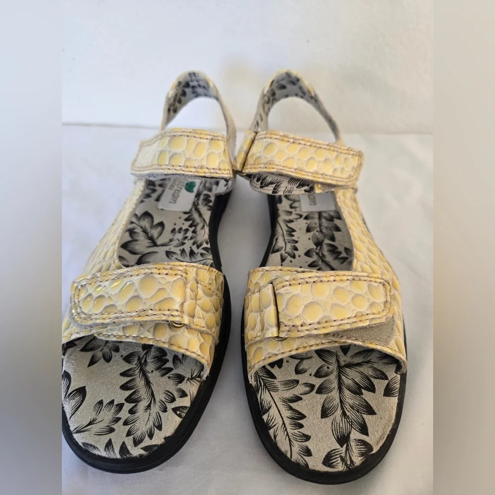 Goldstream Pebbled Leather Walking Sandals | Yellow | Comfort Fit | Size 7M - Picture 2 of 10